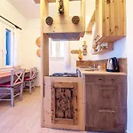 Castria Apartament *