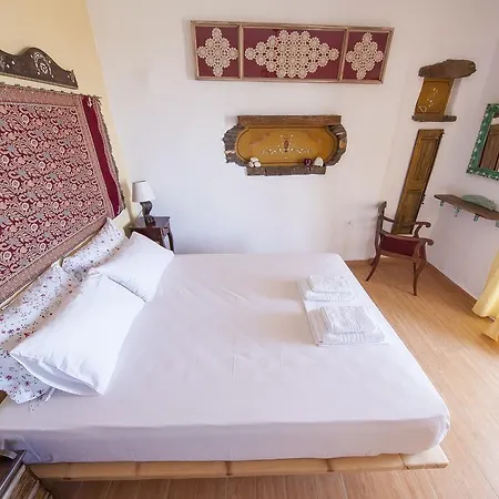 Castria Apartment *