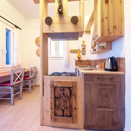 Castria Apartment *